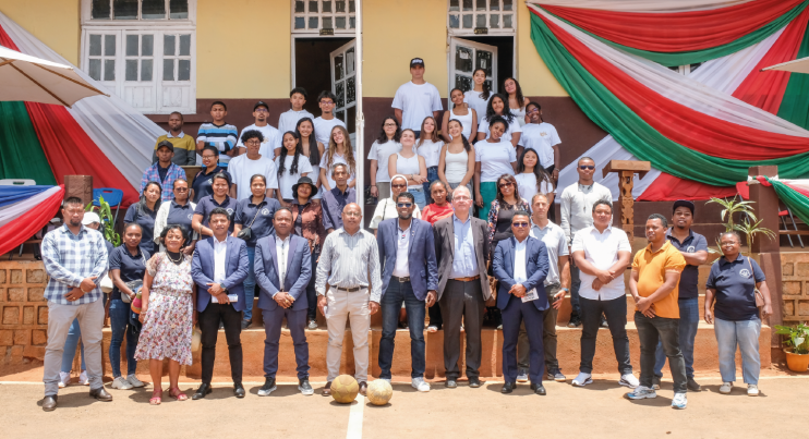 Relais Solidaire_CEG Soamanandrariny_photo de groupe Relais Solidaire_CEG Soamanandrariny_photo de groupe